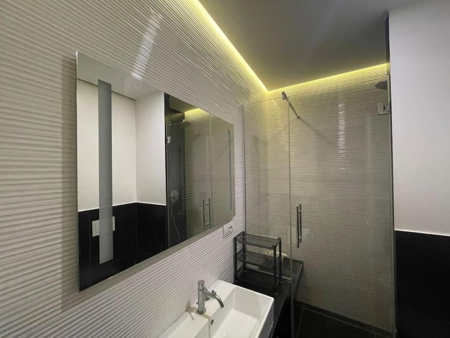 Cozy Apartment Near The Colosseum Rome Extérieur photo