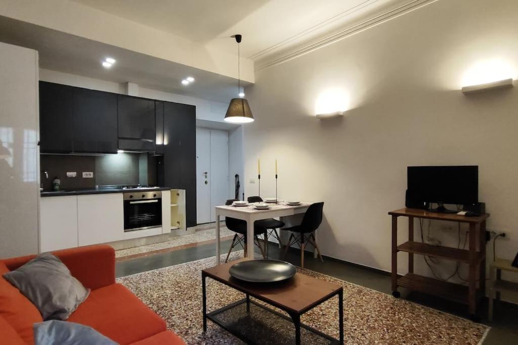 Cozy Apartment Near The Colosseum Rome Extérieur photo